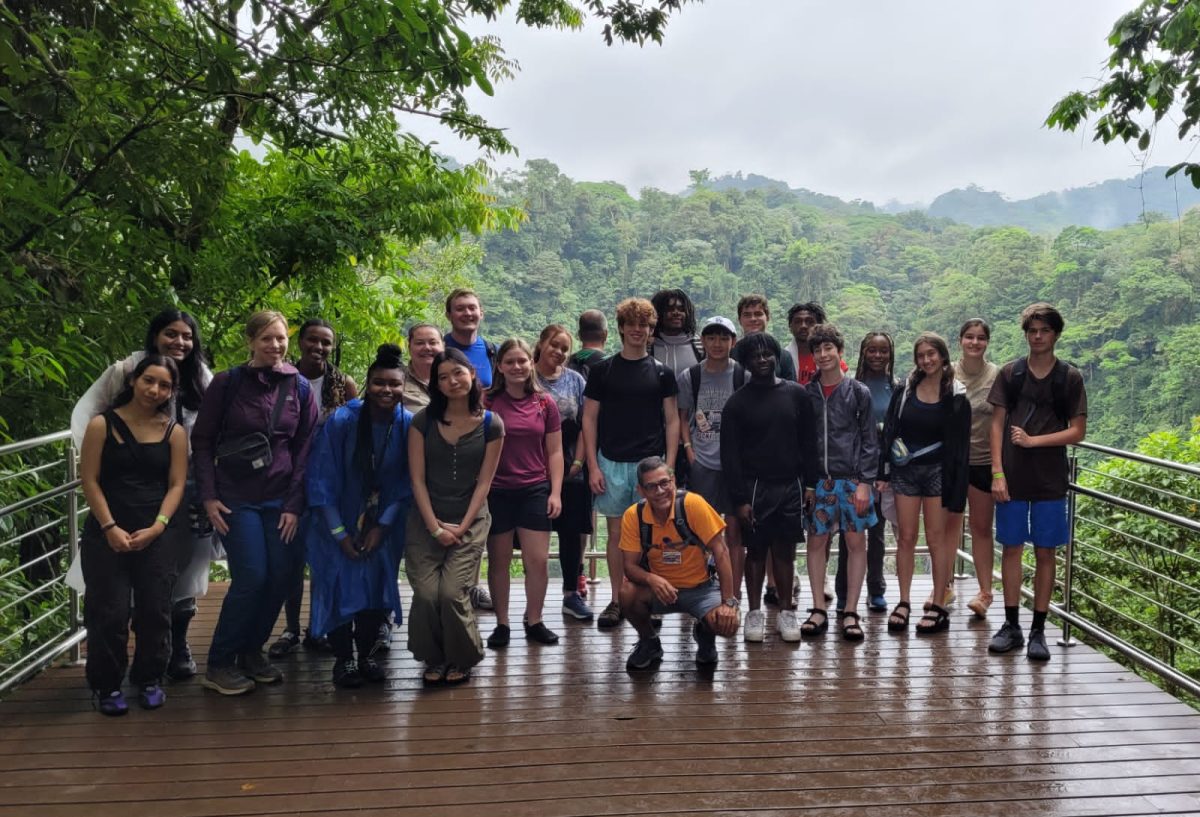 Paideia students hike through Costa Ricas La Fortuna rainforest.